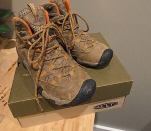 Keen Tan and Orange Hiking Boots - Alamosa Mid